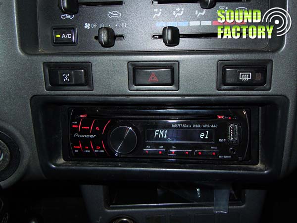 Установка: Автомагнитола в Toyota RAV 4